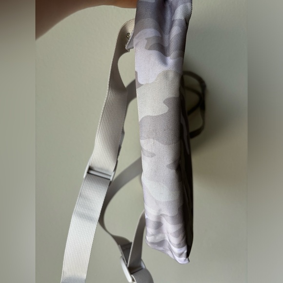 PINK Victoria’s Secret tote bag/backpack - Picture 6 of 7